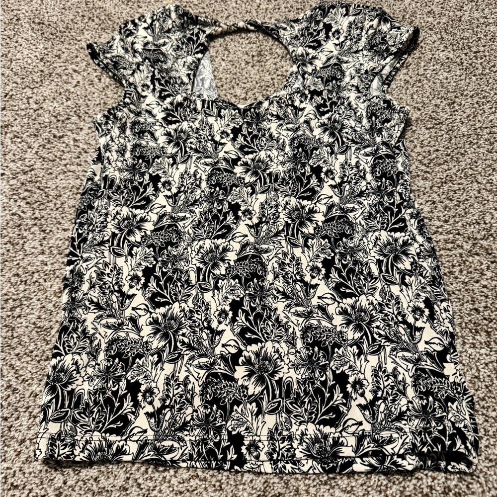 Sale🎉 Floral Black and White Sleeveless Sheath Blouse